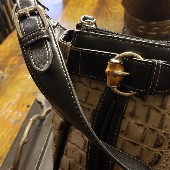 M.C. Snakeskin/Alligator Pattern Handbag - Picture 2 of 5